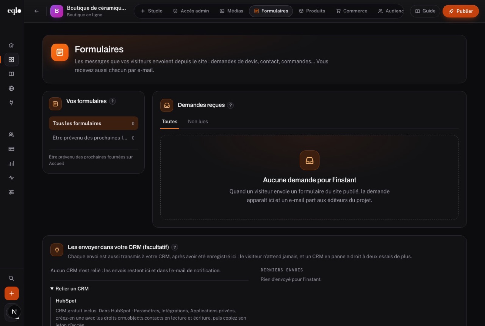 Écran Formulaires de la boutique de céramiques : la liste des formulaires, la boîte des demandes reçues et l’envoi facultatif vers un CRM